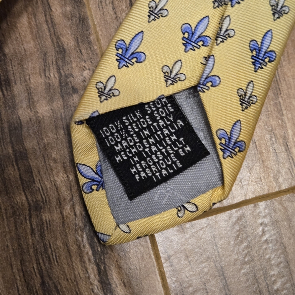 Beaufort For Tie Rack, Silk Yellow Tie Featuring Fleur De Lis - Picture 4 of 4